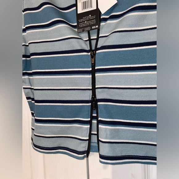 Airwalk crop top - Picture 4 of 4